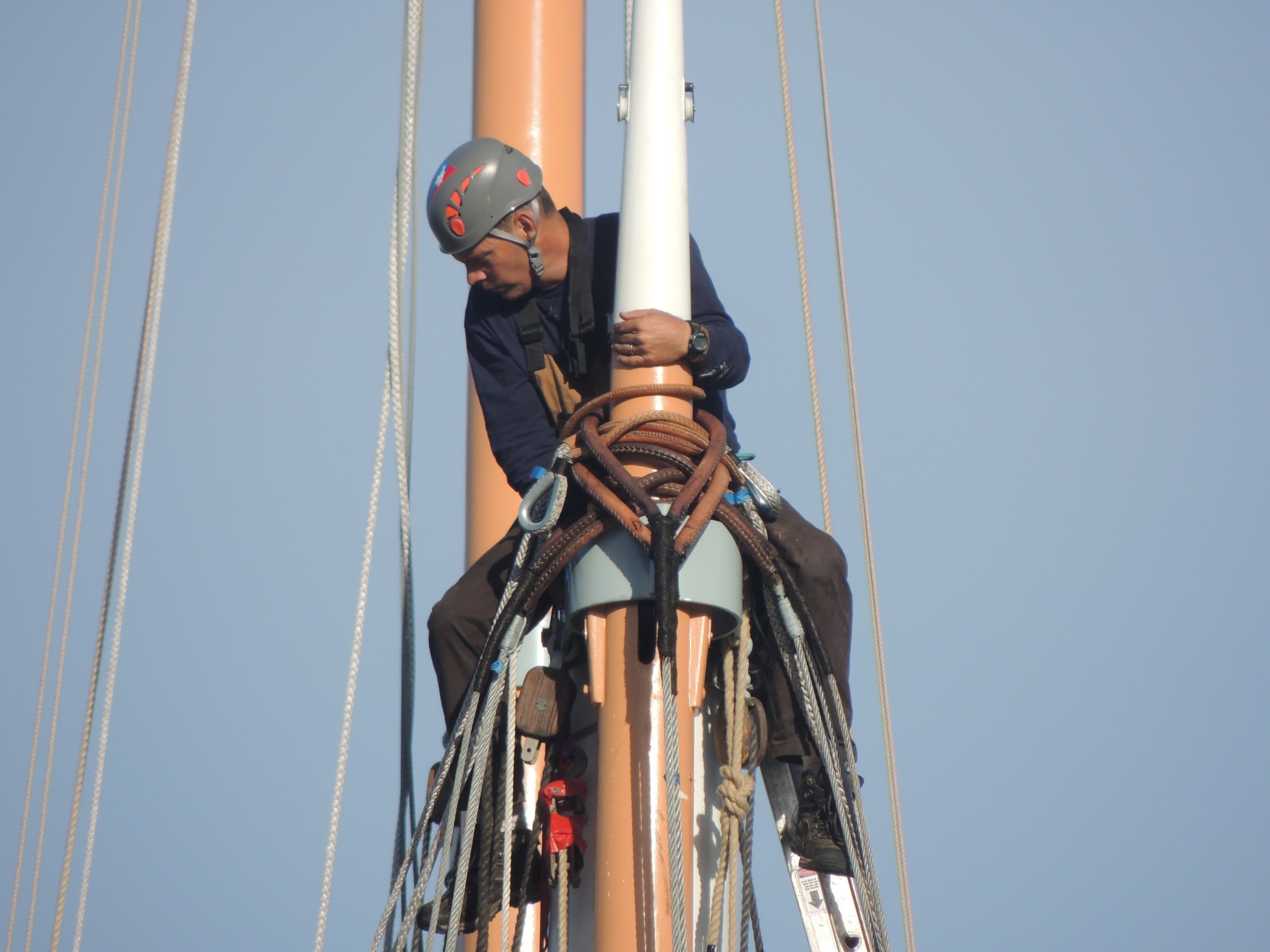 Swaying of the fore topmast